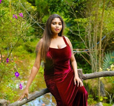 Elakkiya Rajendran ホットなモデル 画像
