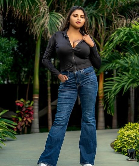 Elakkiya Rajendran xxx女優 写真