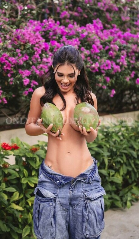 Livia Brito ポルノモデル 写真