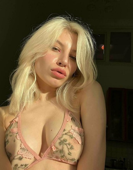 rebeccasalvatore69 トップ女優 画像