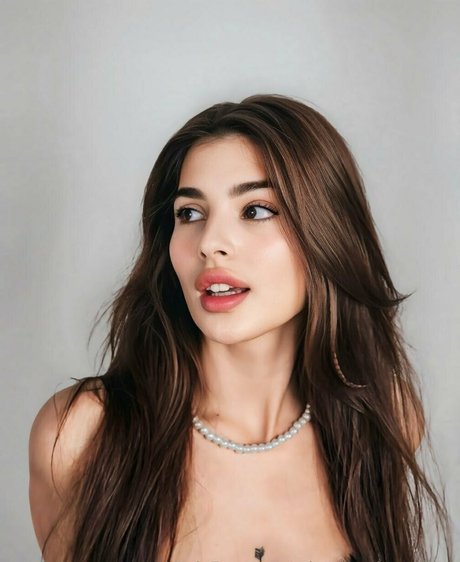 rebeccasalvatore69 かわいいモデル 画像