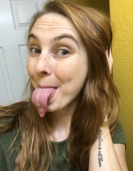 Tongue tastic 可愛い女優 画像
