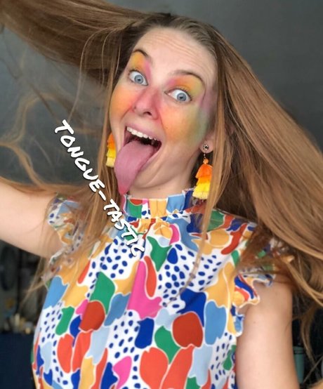 Tongue tastic ポルノスター ホット 写真