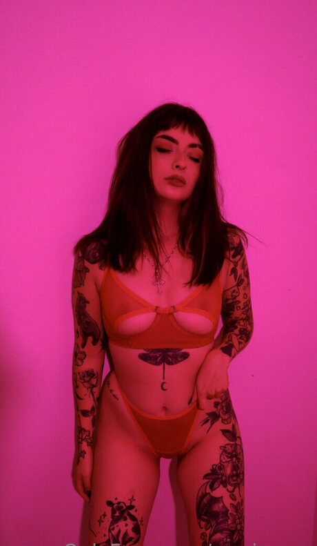 小さいチンポのシーメールOnlyFans ポルノ 画像