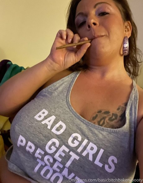 basicbitchbakerybooty HD女優 写真