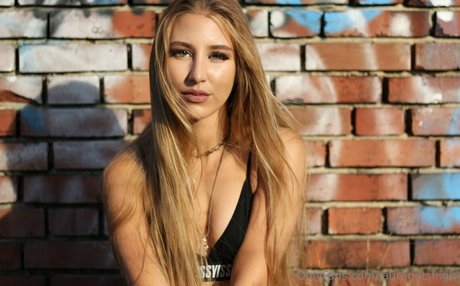 lauragetshigh 高品質のポルノスター 写真