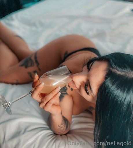 neliagold かわいいモデル 写真