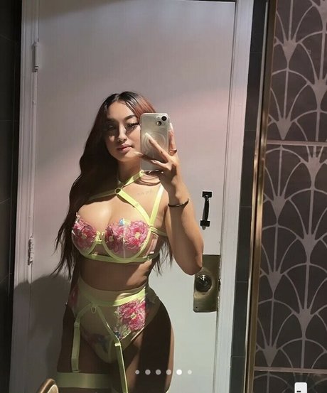 Mlvareezy セクシーモデル 画像