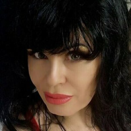 Mariana Moculescu 独占スター ギャラリー