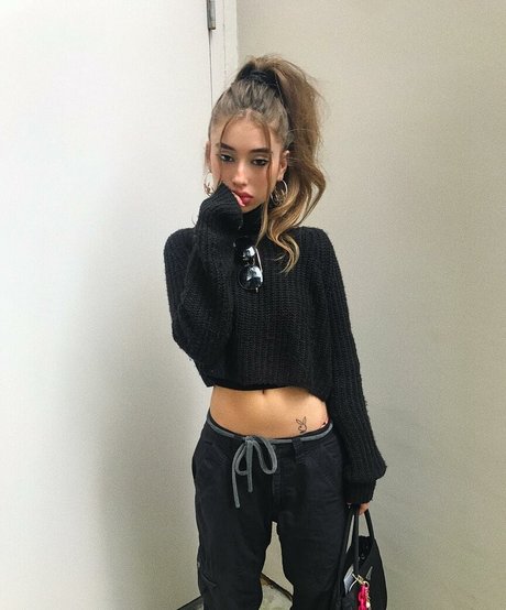 Ayla D lyla かわいいモデル 画像
