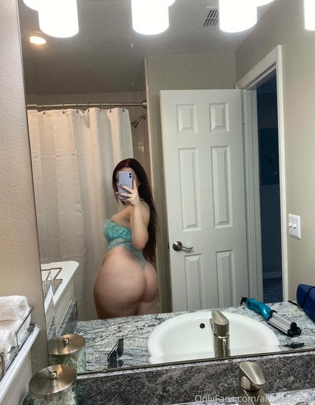 porcelainpeachx 裸のポルノスター 写真