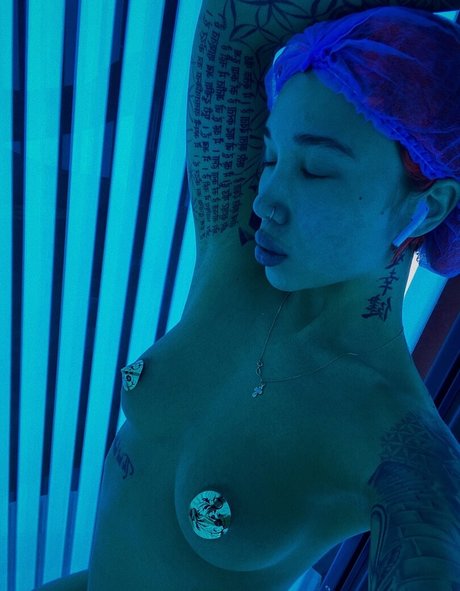 polina molly ヌードのポルノスター 画像
