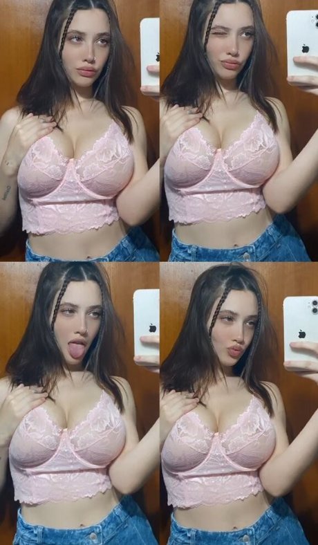 SofiBavasso スター 裸 写真