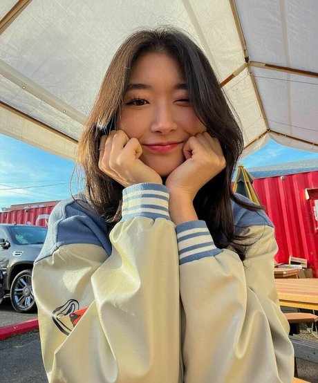 Sunnyliachoi ポルノスター エロティック 写真