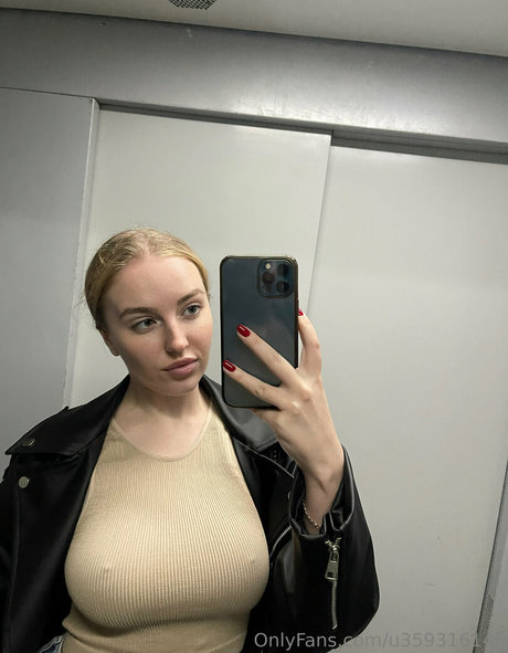 ashley boob top profile image