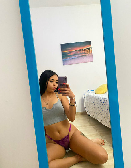 stefaniaqos かわいいスター 写真