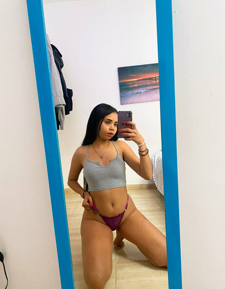 stefaniaqos xxxポルノスター 画像