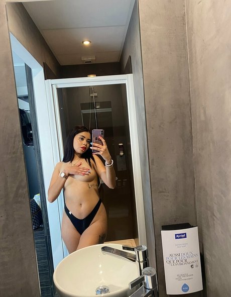 stefaniaqos かわいいスター 写真