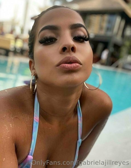 女子高生オンリーファンズ セクシー裸 写真