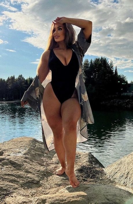 Essi Kaappola 裸のポルノスター 写真