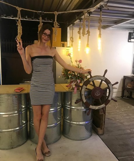 Kimberly Apasara Thomas かわいいスター アーカイブ