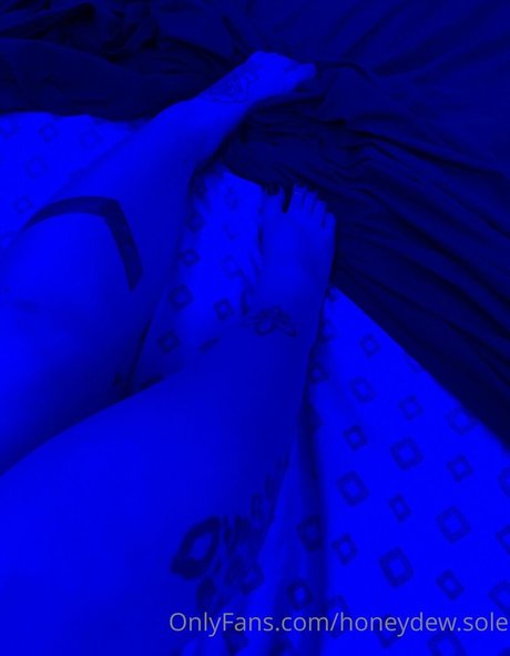 honeydew sole エロティック女優 写真