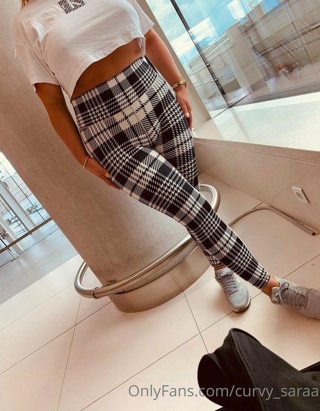 curvy saraa アートスター ギャラリー