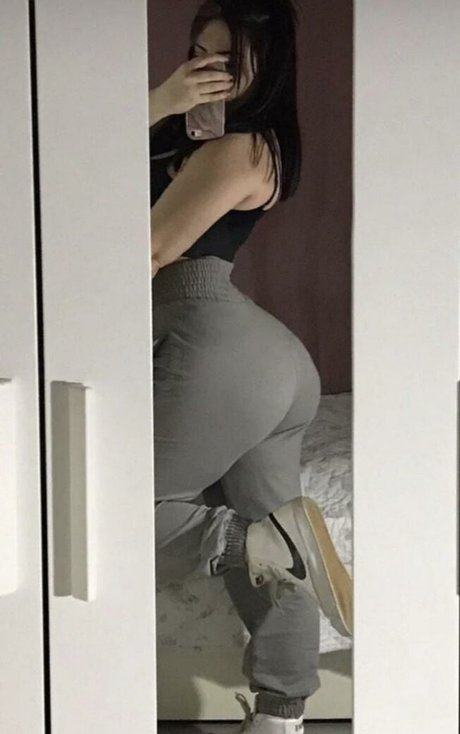Nehir Sar エロティック女優 画像