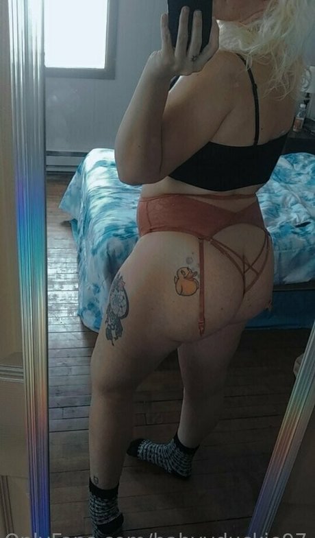 babyyduckie97 独占モデル 写真
