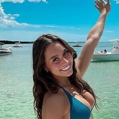 camilaconcannon ホットスター 写真
