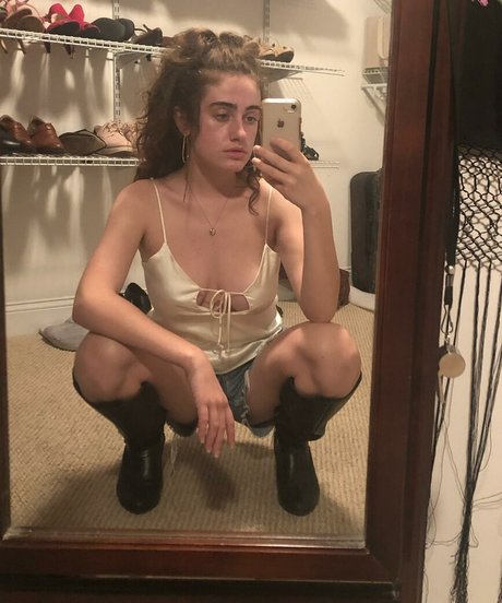 Rachel Sennott ヌード女優 画像