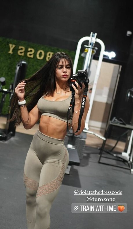 Hyllary Oliveira ホットスター 写真