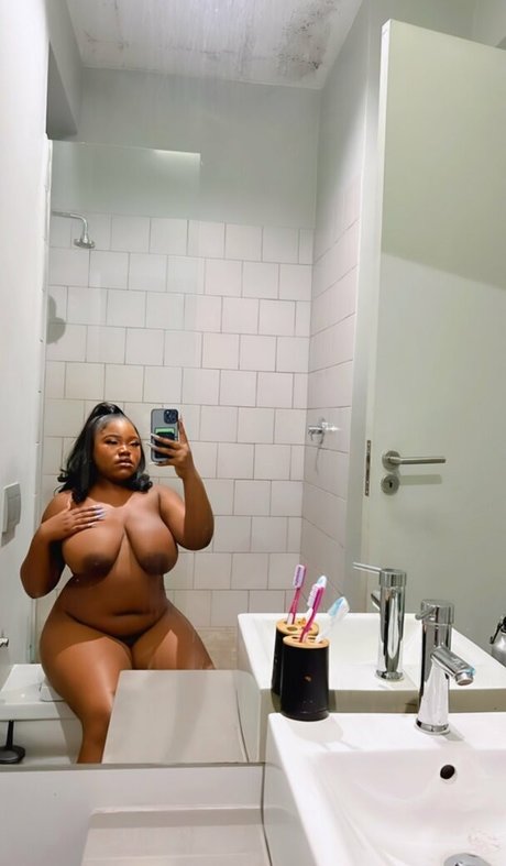 Wandi Ndlovu アート女優 画像