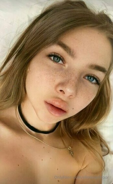 小柄で痩せたOnlyFans 美しいポルノ 写真