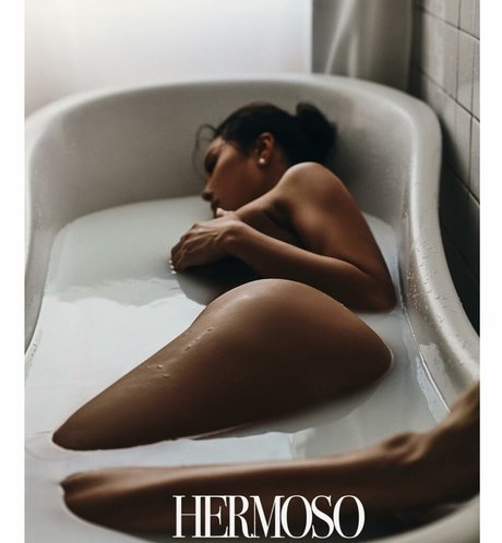 ShinyooJeong モデル 写真