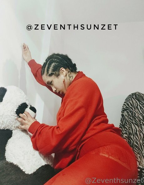 zeventhsunzet 裸のポルノスター ギャラリー