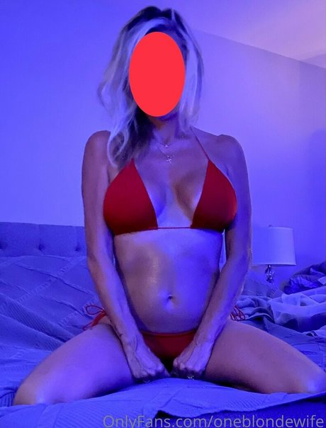 oneblondewife モデル 写真