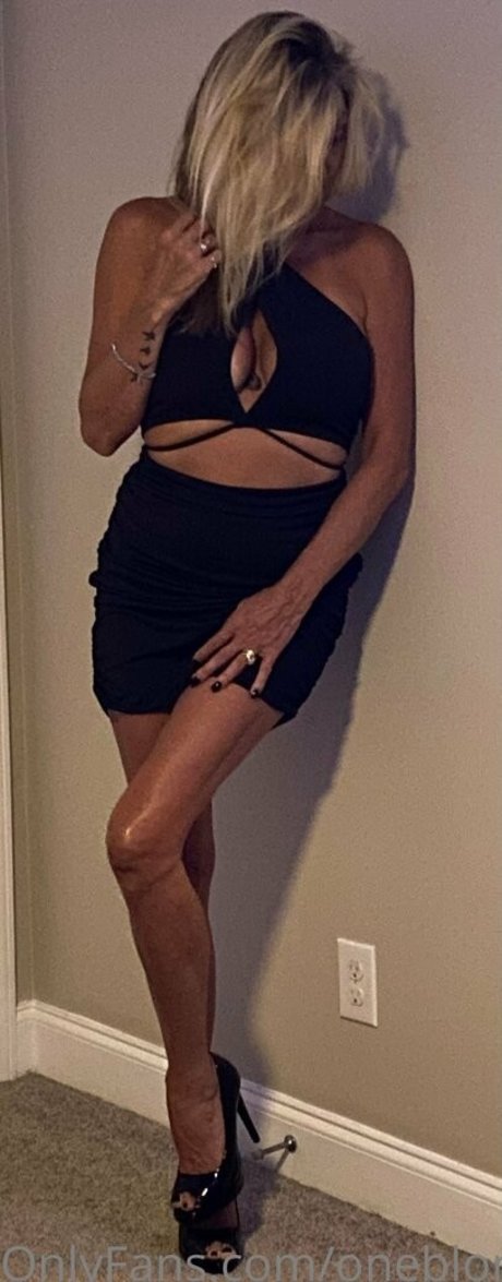 oneblondewife 裸のスター 画像