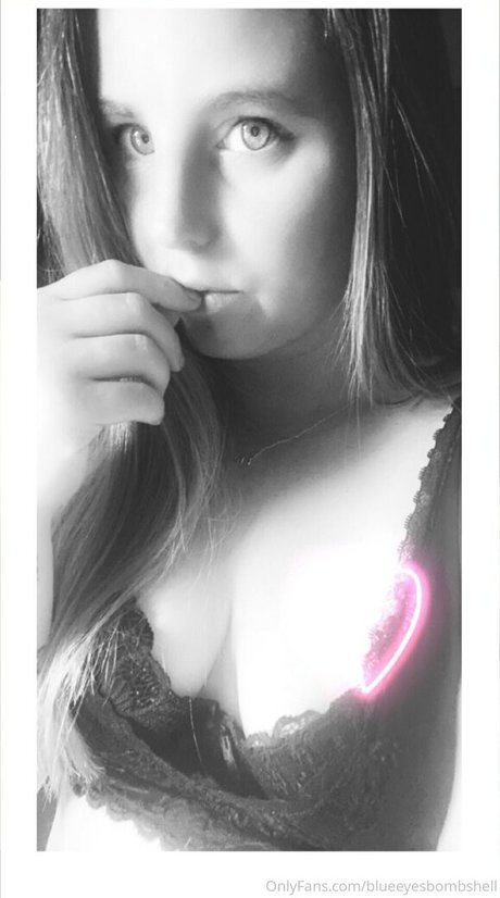blueeyesbombshell ホットスター 写真