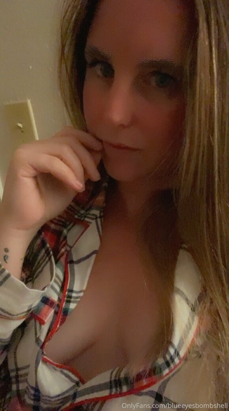 blueeyesbombshell 裸のモデル 画像