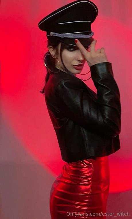 ester witch ホットなモデル 写真