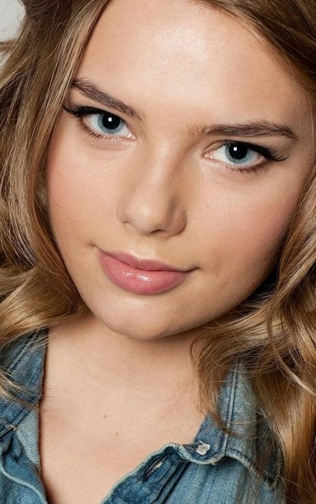 Indiana Evans セックスモデル ギャラリー