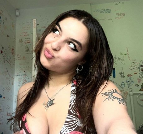Maddie Adderley ヌードモデル 写真