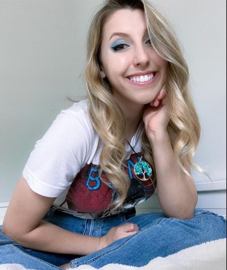 Abigail Cristea ホットなポルノスター 写真