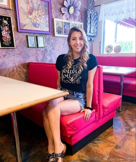 Abigail Cristea 無料スター 写真