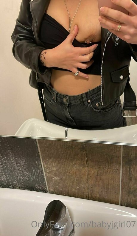 babyjgirl07 ポルノスター 写真