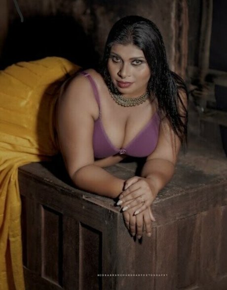 Nandana Krishna アダルト女優 写真