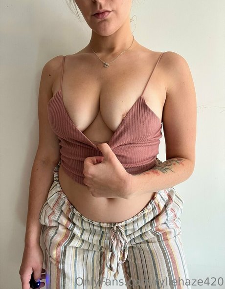 ryliehazefeedee セクシーなポルノスター アーカイブ