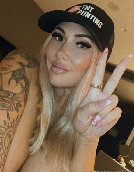 carlyelectriclive セクシーなスター 画像