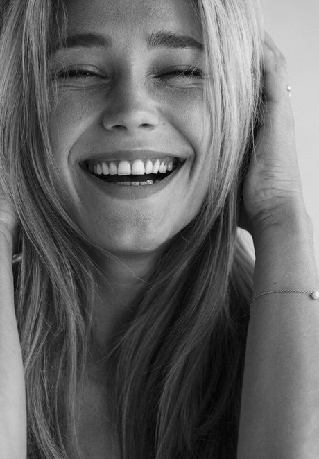 Alison Cossenet ヌードスター 写真